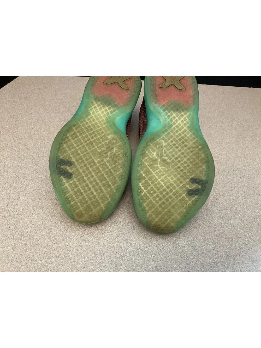 Youth’s Nike Kobe Bryant X 10 “Easter”Hot Lava Sunset Glow Shoes. Size 4.5Y.